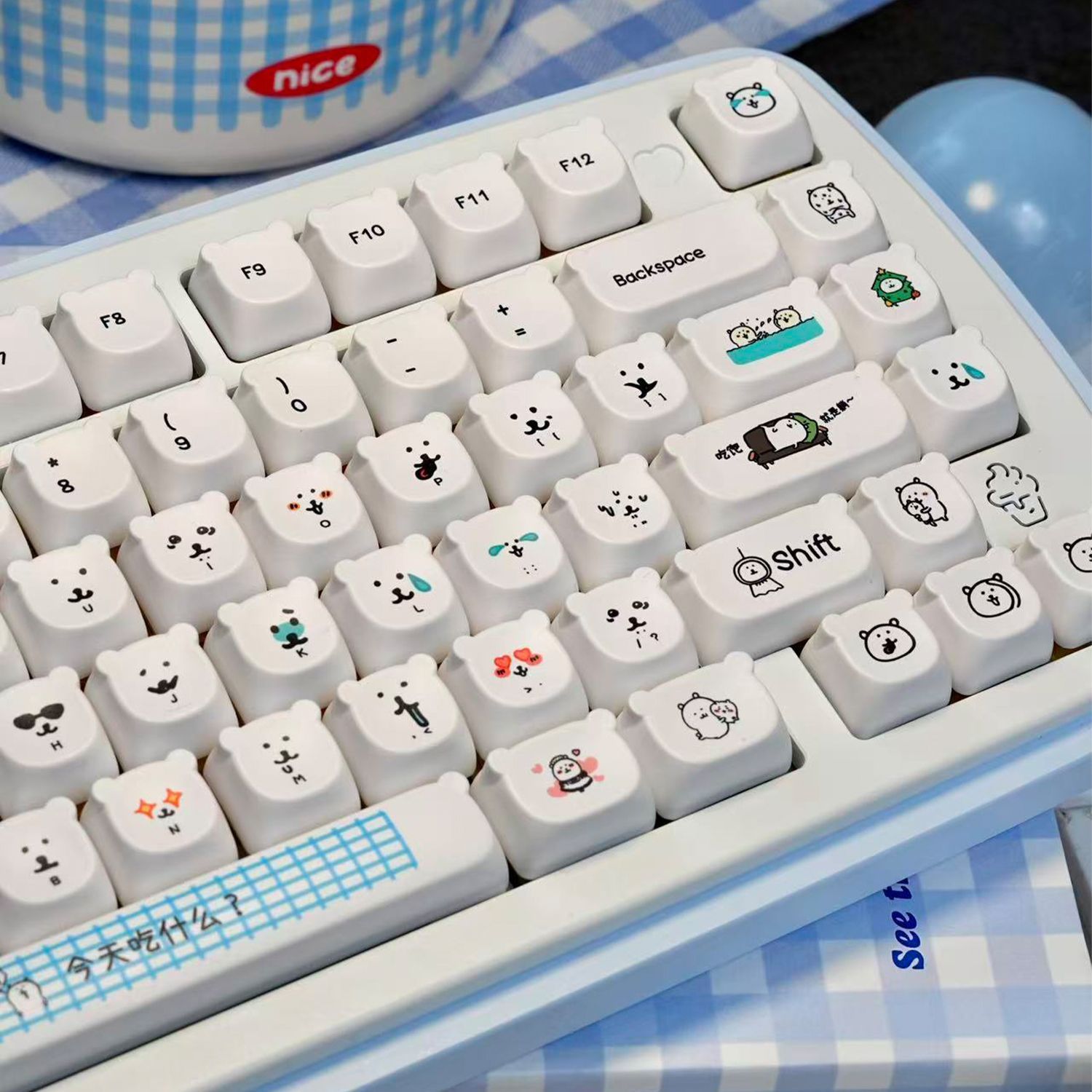 Gaming Accessories Kawaii - かわいい漫画風ジョークベアPBTキーキャップEAO高さ耐摩耗性キーキャップ、磁気軸ゲーミングキーボード60/65/75/87キー対応、可愛い